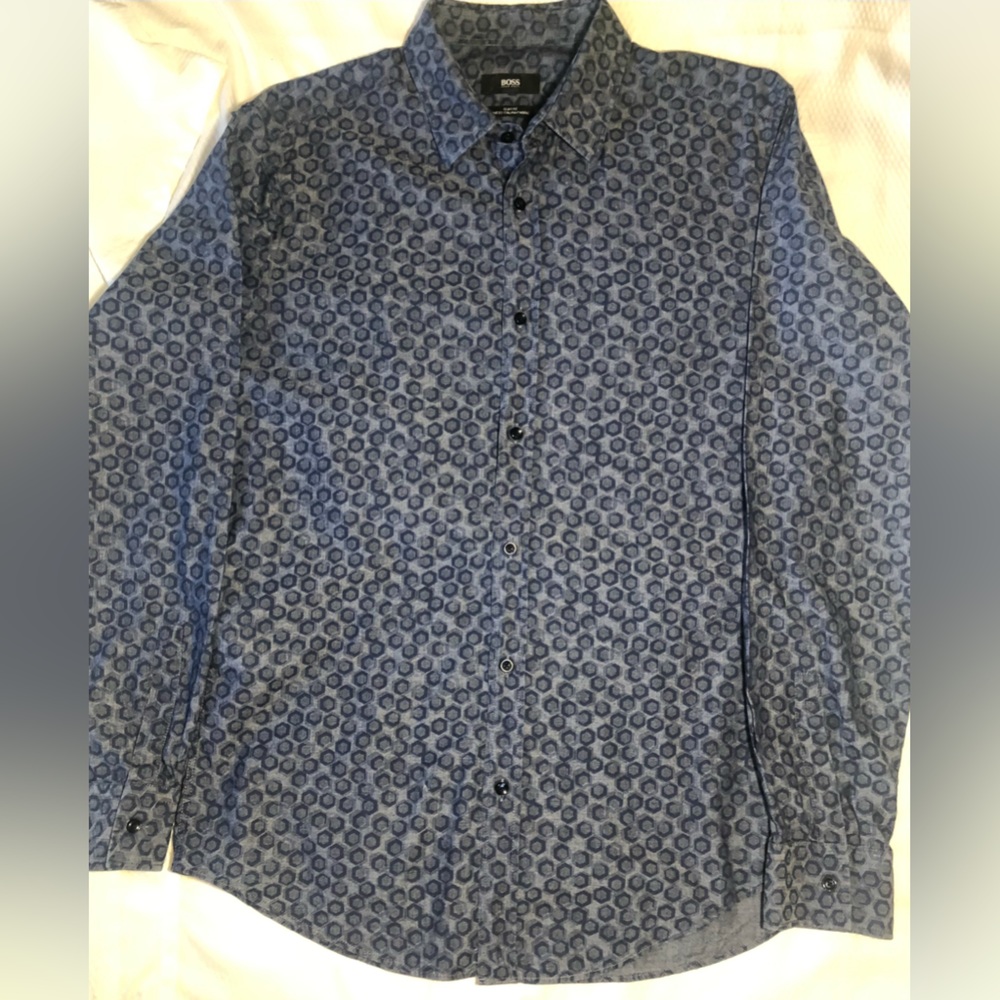 HUGO BOSS Men’s dress Shirt MEDIUM, slim fit.
